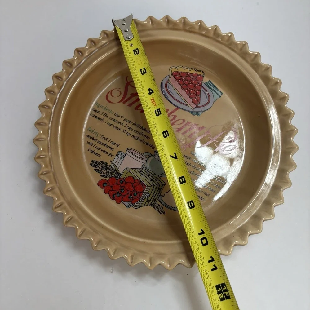 Vintage Strawberry Pie Dish UNIVERSAL TRUMPS CORP. Made In Taiwan